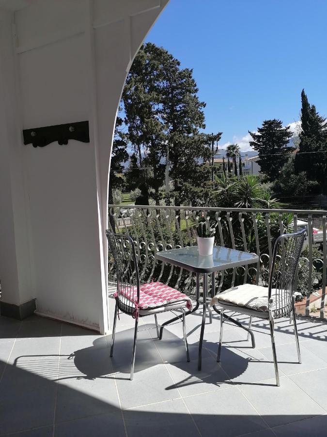 Camera Vicino L'Aeroporto Di Palermo 카리니 외부 사진