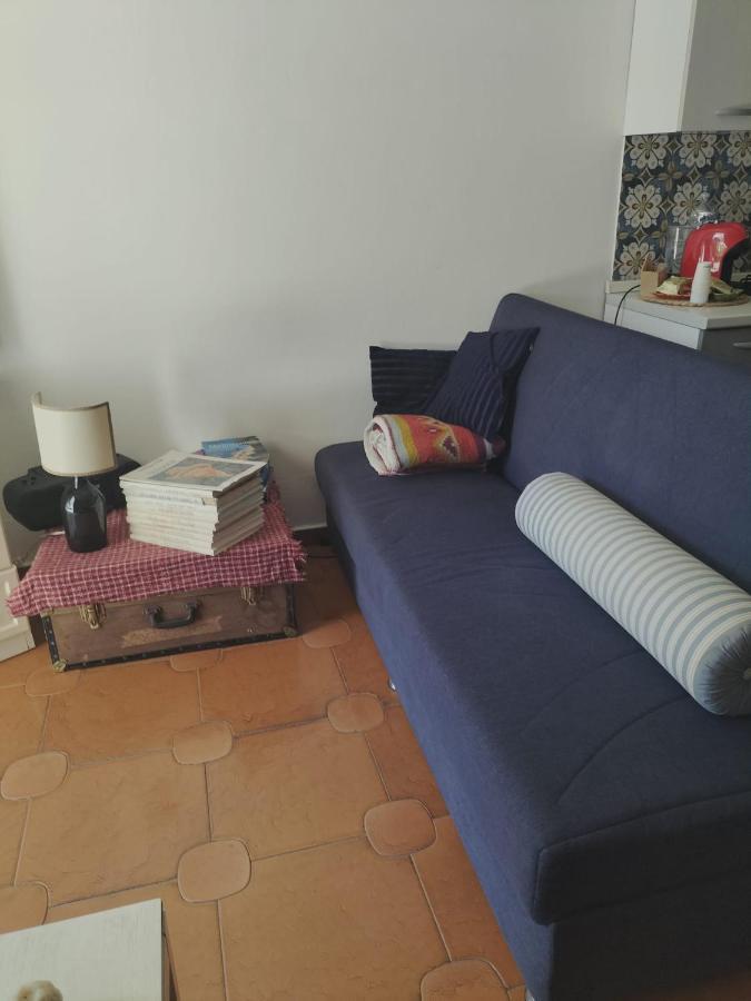 Camera Vicino L'Aeroporto Di Palermo 카리니 외부 사진